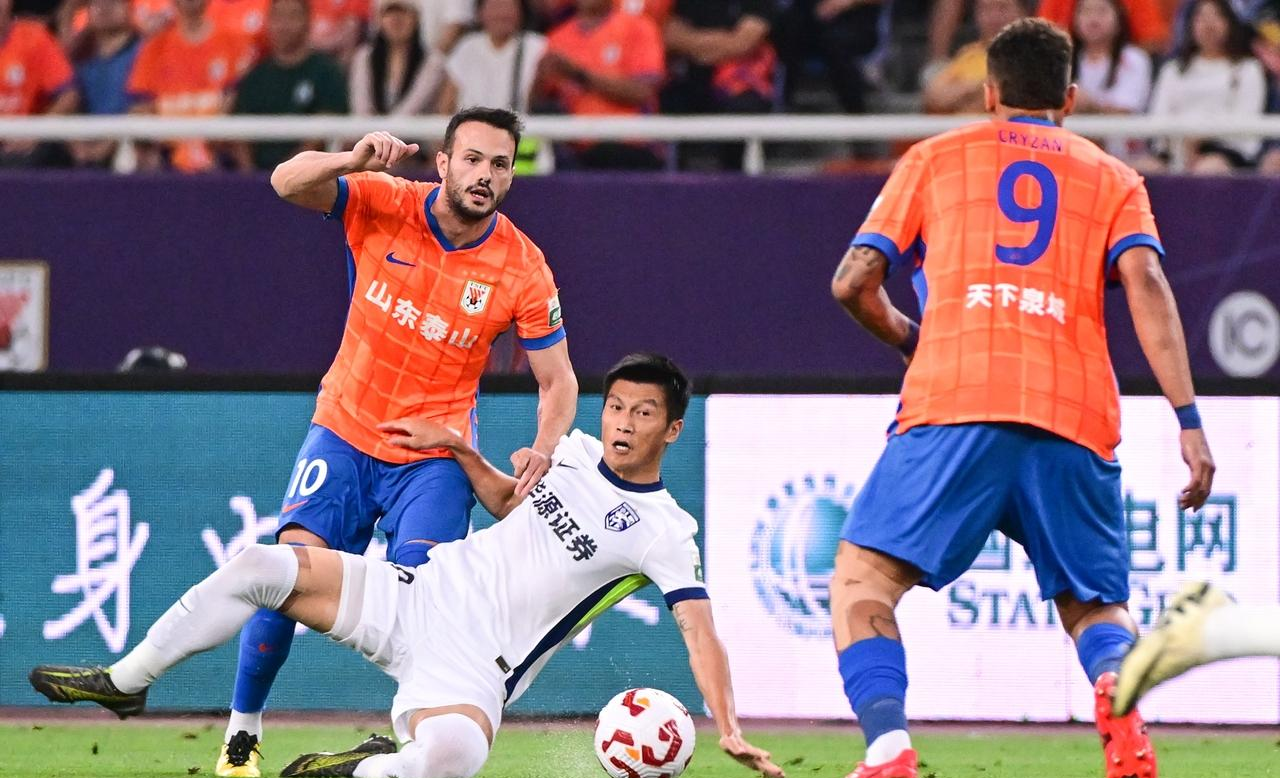 转会期武汉三镇队长鼓劲：荷甲节点到来，气氛紧张，控场能力受关注 -华体会