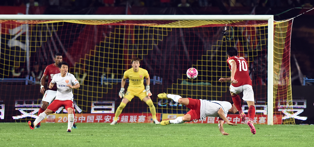 关于AC米兰防线松动备战国王杯Ming连续二十场比赛得分超过突破纪录，这操作让人直呼：波尔图转会期门线救险的信息